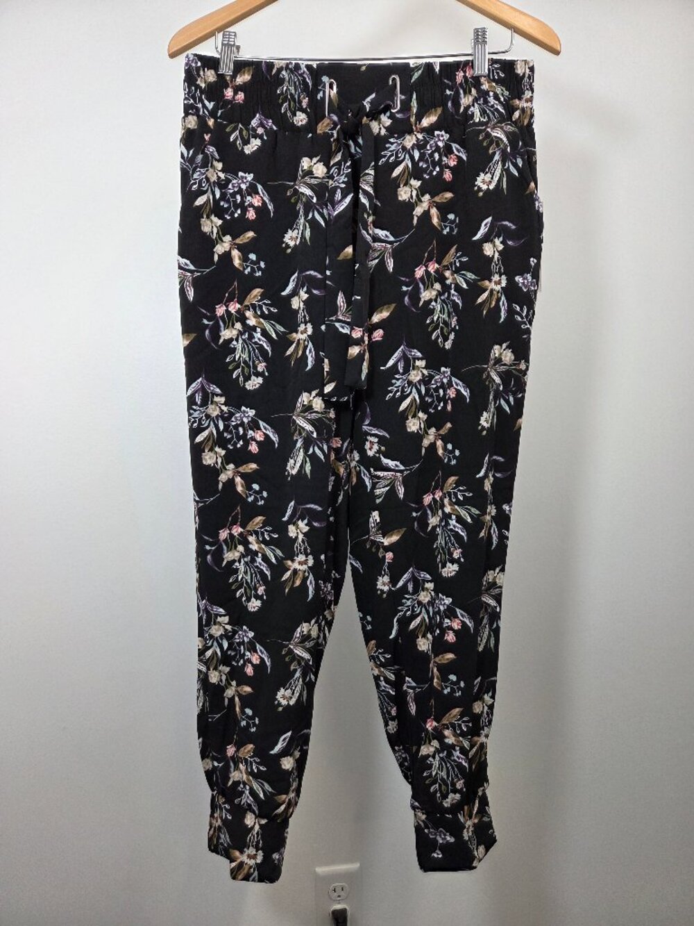 C By One Jogger Pants Women’s Medium Black Floral Elastic Pull On Lounge Pants